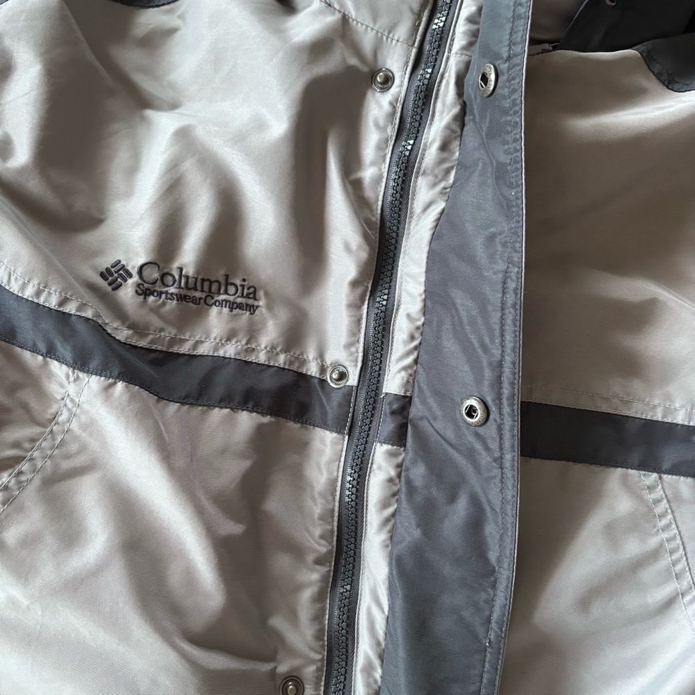 Columbia Men's Two-Tone Thick Winter Jacket - Picture 4 of 9